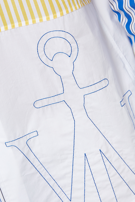 قميص كلاسيكي مقسم لأجزاء بشعار مرساة
